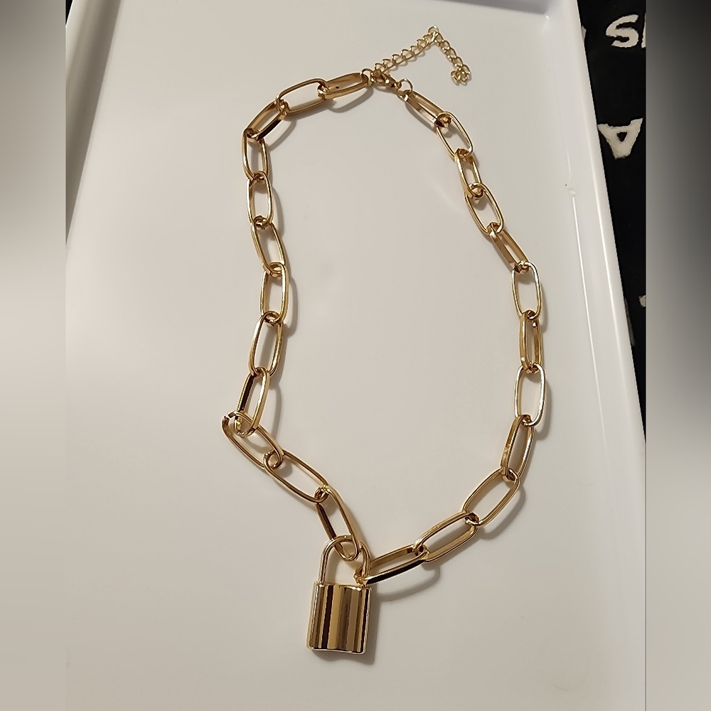 🦋 beautiful lock pad necklace 🦋